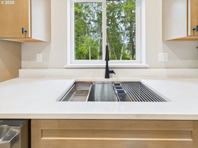 1269 Avenue D, Seaside, OR 97138