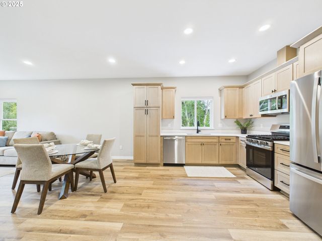 1269 Avenue D, Seaside, OR 97138