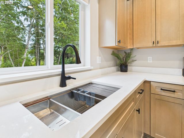 1269 Avenue D, Seaside, OR 97138