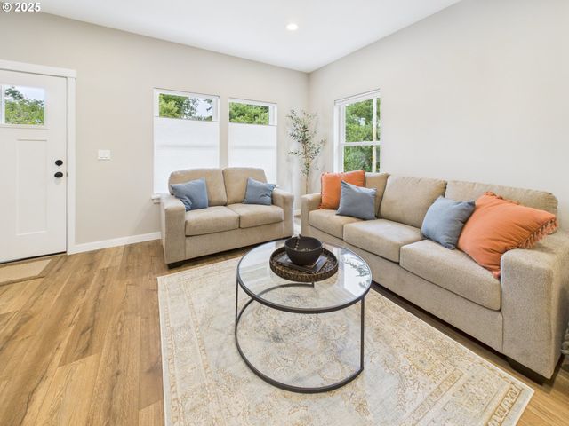 1269 Avenue D, Seaside, OR 97138