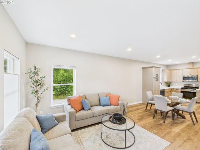 1269 Avenue D, Seaside, OR 97138