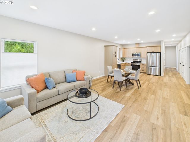 1269 Avenue D, Seaside, OR 97138