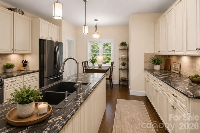 725 W Pine Street, Hendersonville, NC 28739