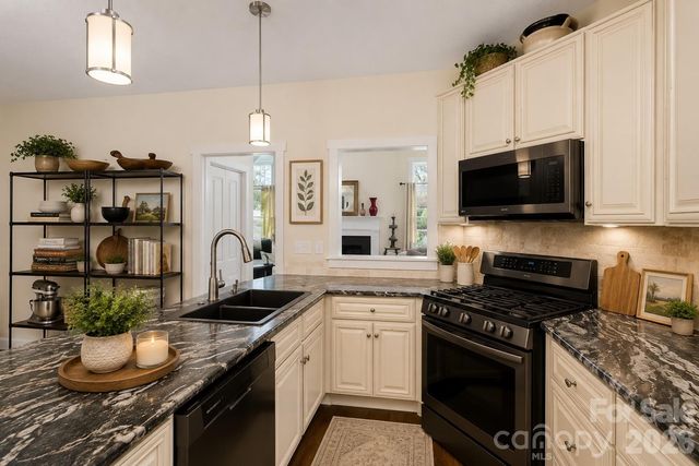 725 W Pine Street, Hendersonville, NC 28739