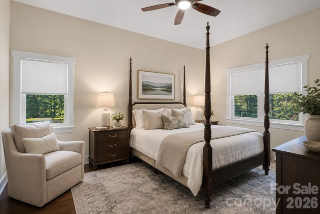 725 W Pine Street, Hendersonville, NC 28739
