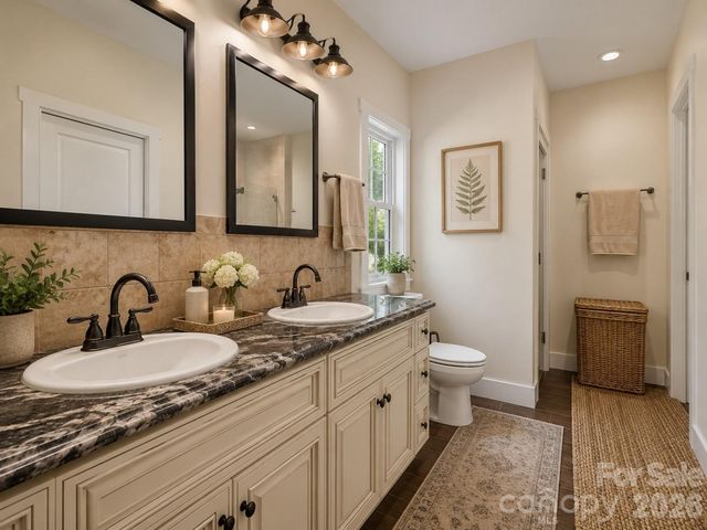 725 W Pine Street, Hendersonville, NC 28739