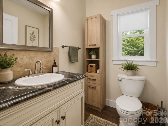725 W Pine Street, Hendersonville, NC 28739