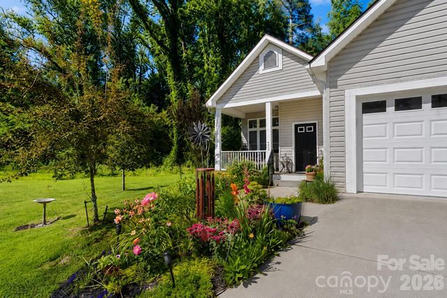 725 W Pine Street, Hendersonville, NC 28739