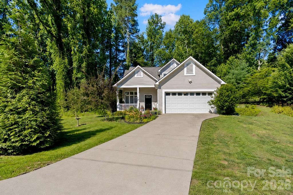 725 W Pine Street, Hendersonville, NC 28739