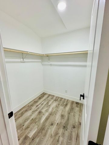 7900 Whirlaway Street, Bakersfield, CA 93307