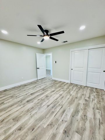 7900 Whirlaway Street, Bakersfield, CA 93307