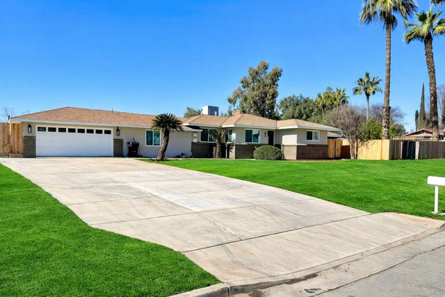 7900 Whirlaway Street, Bakersfield, CA 93307