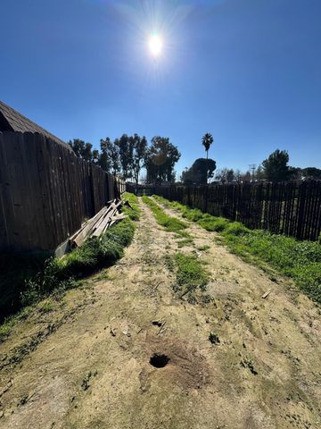 7900 Whirlaway Street, Bakersfield, CA 93307