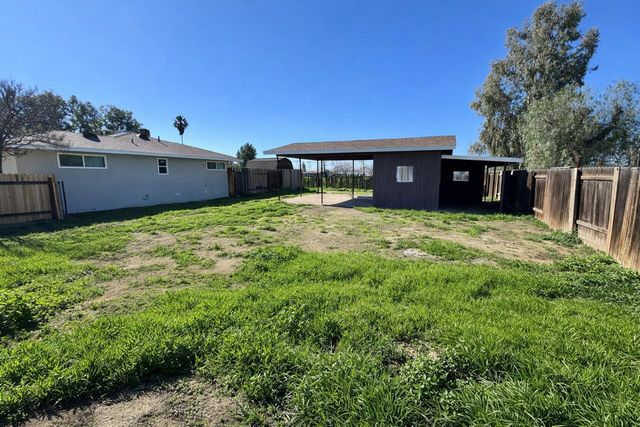 7900 Whirlaway Street, Bakersfield, CA 93307