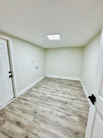 7900 Whirlaway Street, Bakersfield, CA 93307