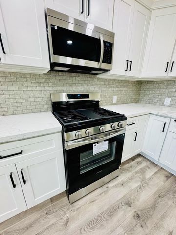 7900 Whirlaway Street, Bakersfield, CA 93307