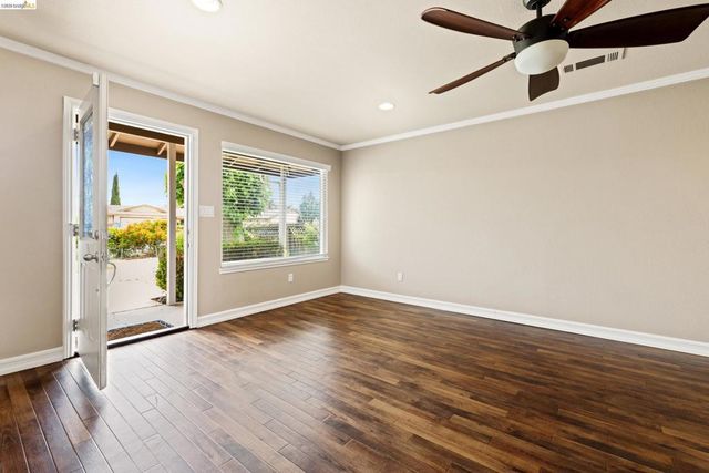 1621 Edgewood Dr, Oakley, CA 94561