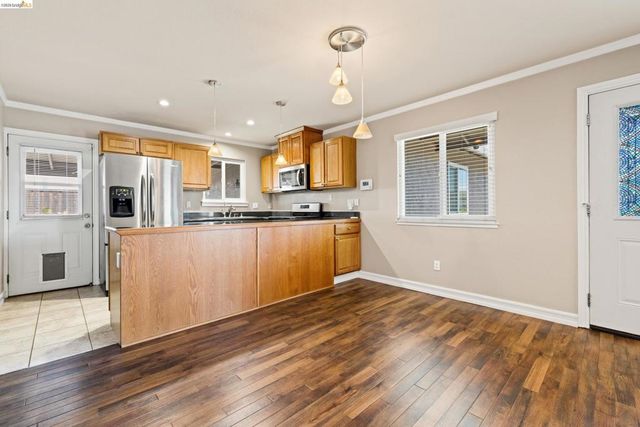 1621 Edgewood Dr, Oakley, CA 94561