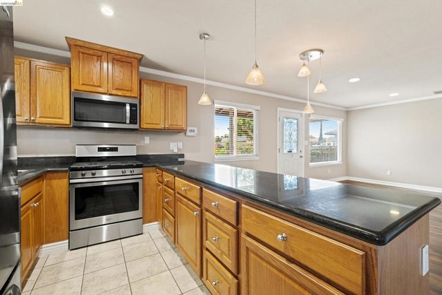 1621 Edgewood Dr, Oakley, CA 94561