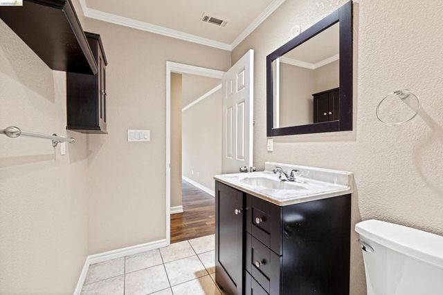 1621 Edgewood Dr, Oakley, CA 94561