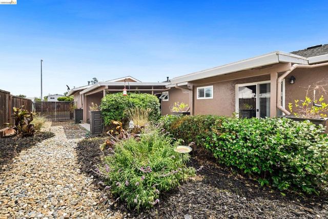 1621 Edgewood Dr, Oakley, CA 94561