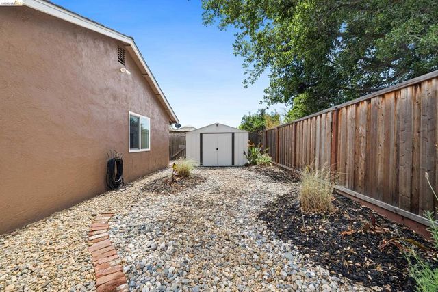 1621 Edgewood Dr, Oakley, CA 94561
