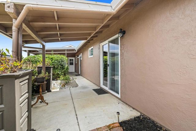 1621 Edgewood Dr, Oakley, CA 94561