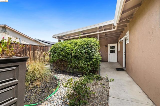 1621 Edgewood Dr, Oakley, CA 94561