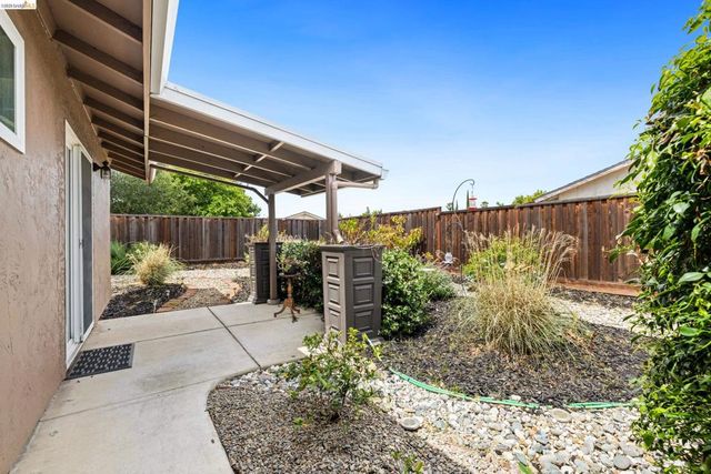 1621 Edgewood Dr, Oakley, CA 94561