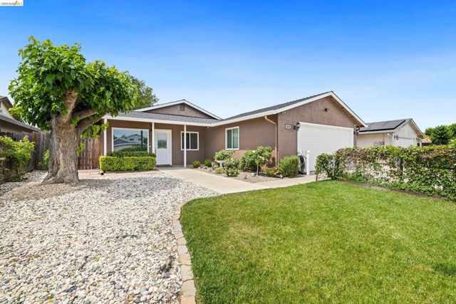 1621 Edgewood Dr, Oakley, CA 94561