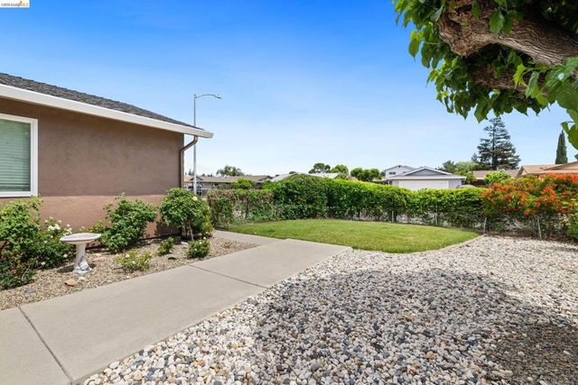 1621 Edgewood Dr, Oakley, CA 94561