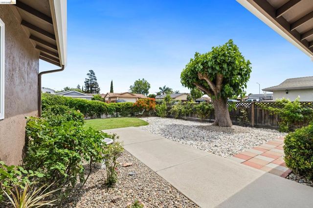 1621 Edgewood Dr, Oakley, CA 94561