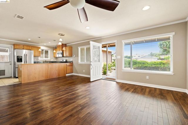 1621 Edgewood Dr, Oakley, CA 94561