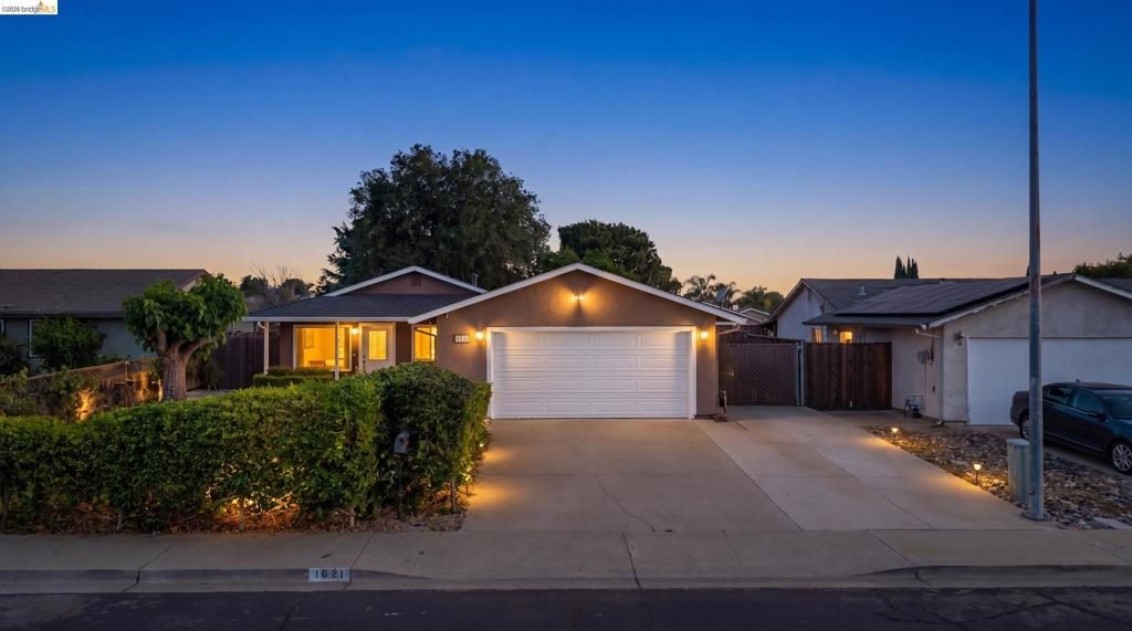 1621 Edgewood Dr, Oakley, CA 94561