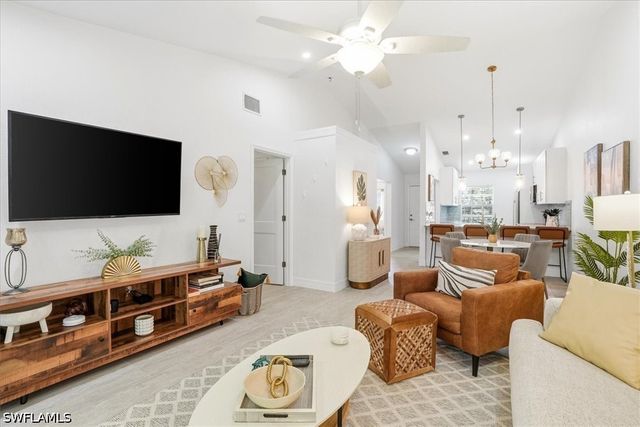 1714 Kings Lake BLVD 202, Naples, FL 34112