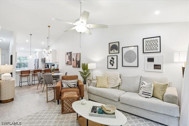 1714 Kings Lake BLVD 202, Naples, FL 34112
