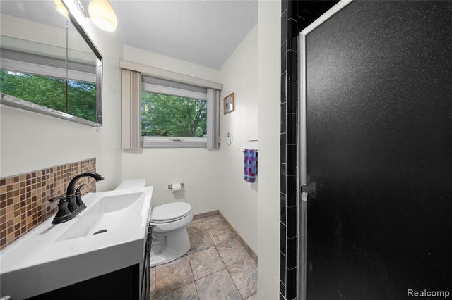 32515 Nottingham Knolls, Farmington, MI 48334