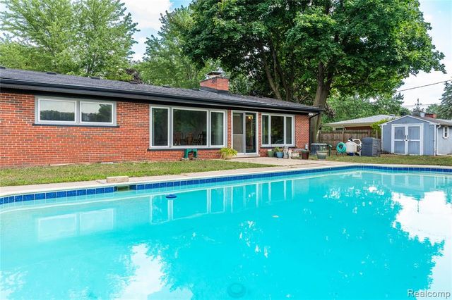 32515 Nottingham Knolls, Farmington, MI 48334