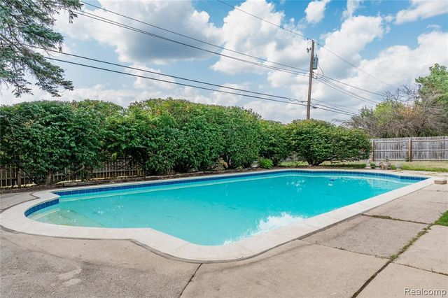 32515 Nottingham Knolls, Farmington, MI 48334