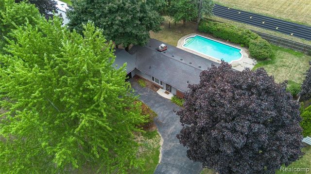32515 Nottingham Knolls, Farmington, MI 48334