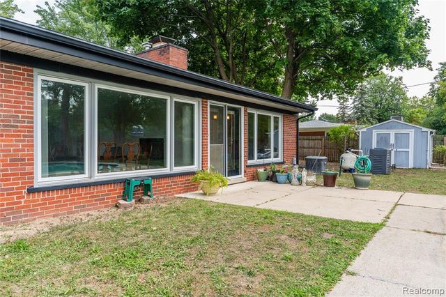 32515 Nottingham Knolls, Farmington, MI 48334