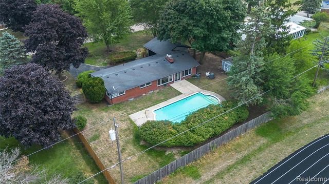 32515 Nottingham Knolls, Farmington, MI 48334