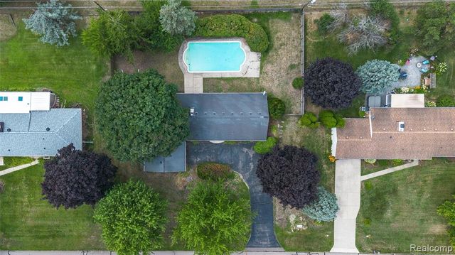 32515 Nottingham Knolls, Farmington, MI 48334