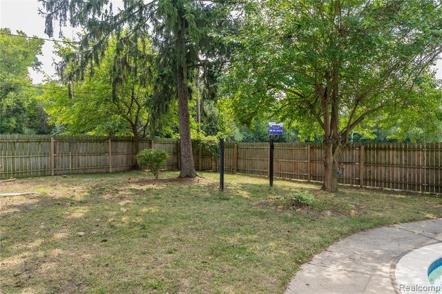 32515 Nottingham Knolls, Farmington, MI 48334