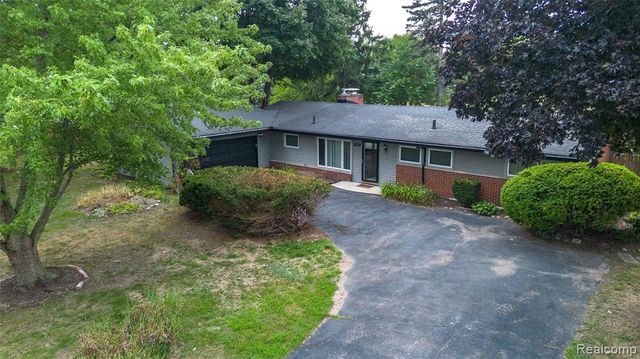 32515 Nottingham Knolls, Farmington, MI 48334