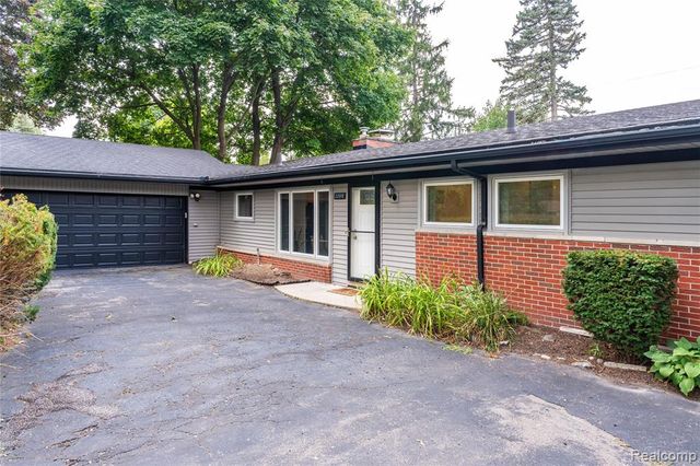 32515 Nottingham Knolls, Farmington, MI 48334