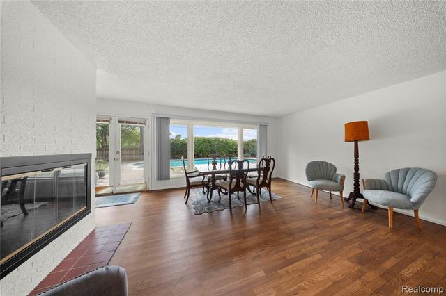 32515 Nottingham Knolls, Farmington, MI 48334