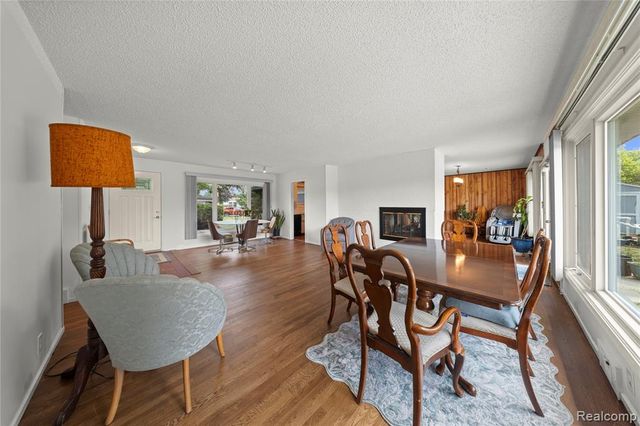 32515 Nottingham Knolls, Farmington, MI 48334