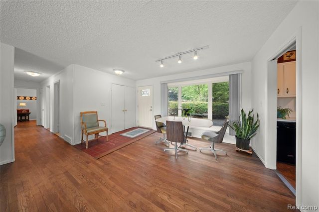 32515 Nottingham Knolls, Farmington, MI 48334
