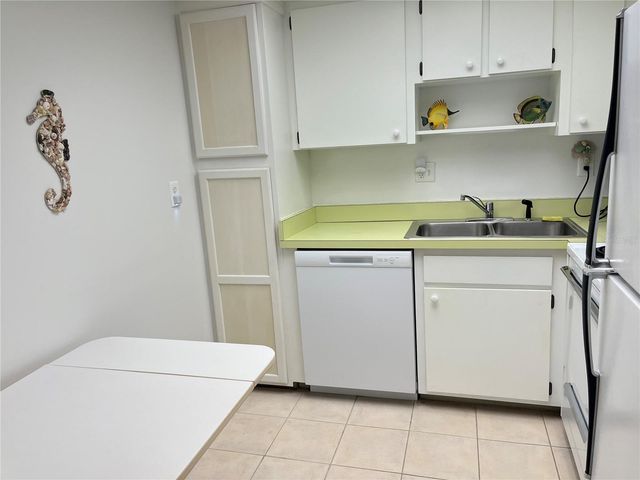 612 BIRD BAY DRIVE S 112CAR, Venice, FL 34285